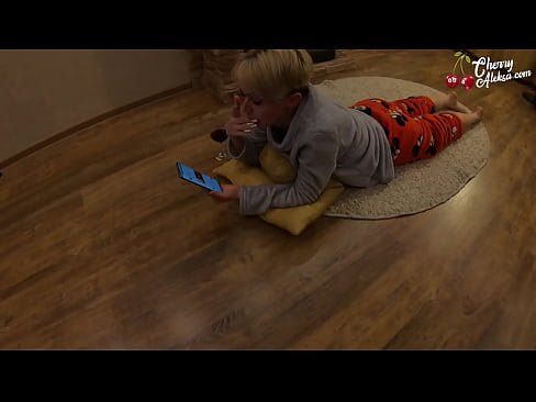 ❤️ I-Blonde ephambeneyo imunca iDick eNkulu efunxayo kwaye iqhwaba phezu kwayo - isondo leempundu ❤️❌  kwi-xh.qizpornolar.ru ❌️❤